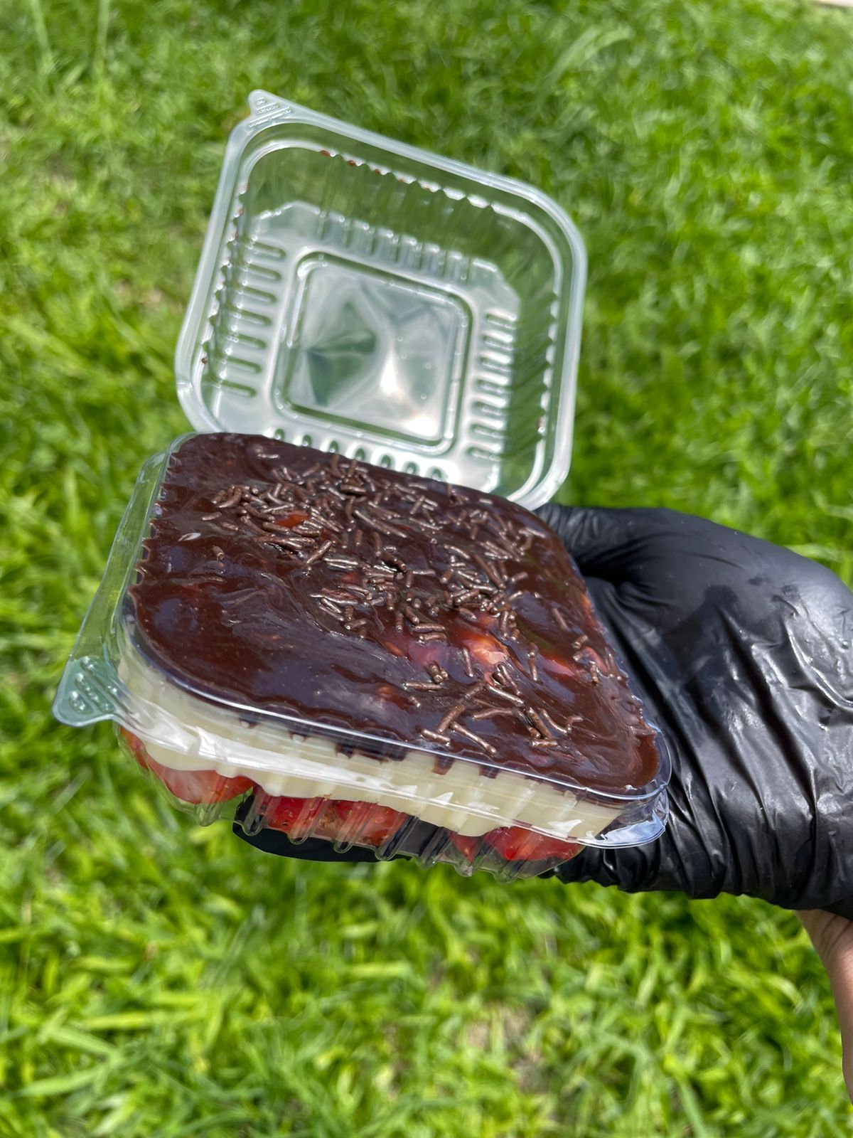 Bombom no pote de morango