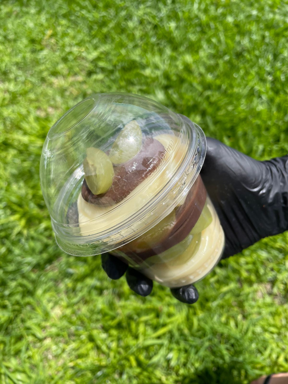 Pote da felicidade de uva, ninho e chocolate